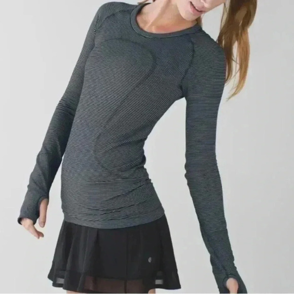 Lululemon Swiftly Tech Long Sleeve Size 10 Black/White Stripes - Picture 6 of 6
